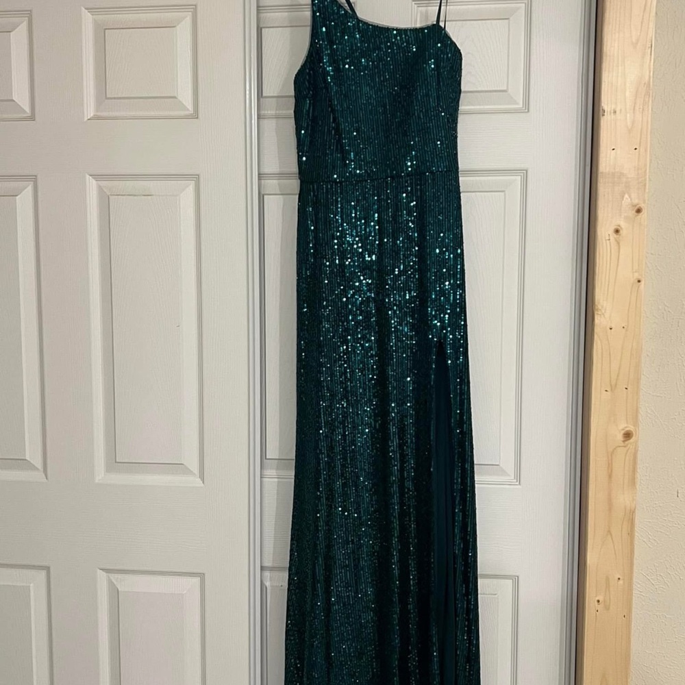 Elegant Emerald Green Sequin Gown